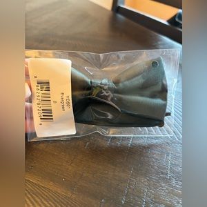 BRAND NEW men’s bowtie evergreen